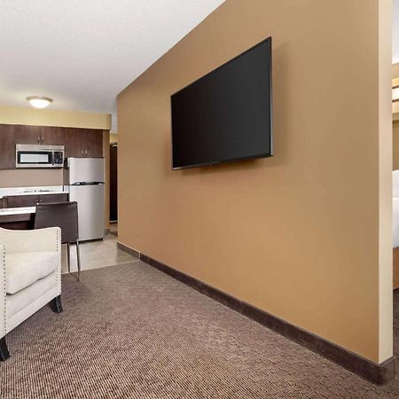 Microtel Inn And Suites By Wyndham Weyburn Exterior foto