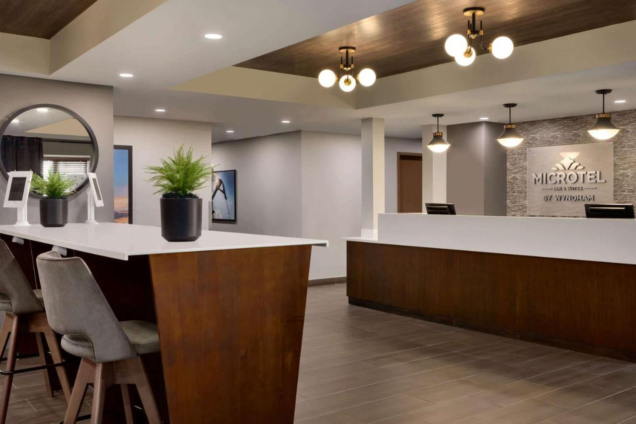 Microtel Inn And Suites By Wyndham Weyburn Exterior foto