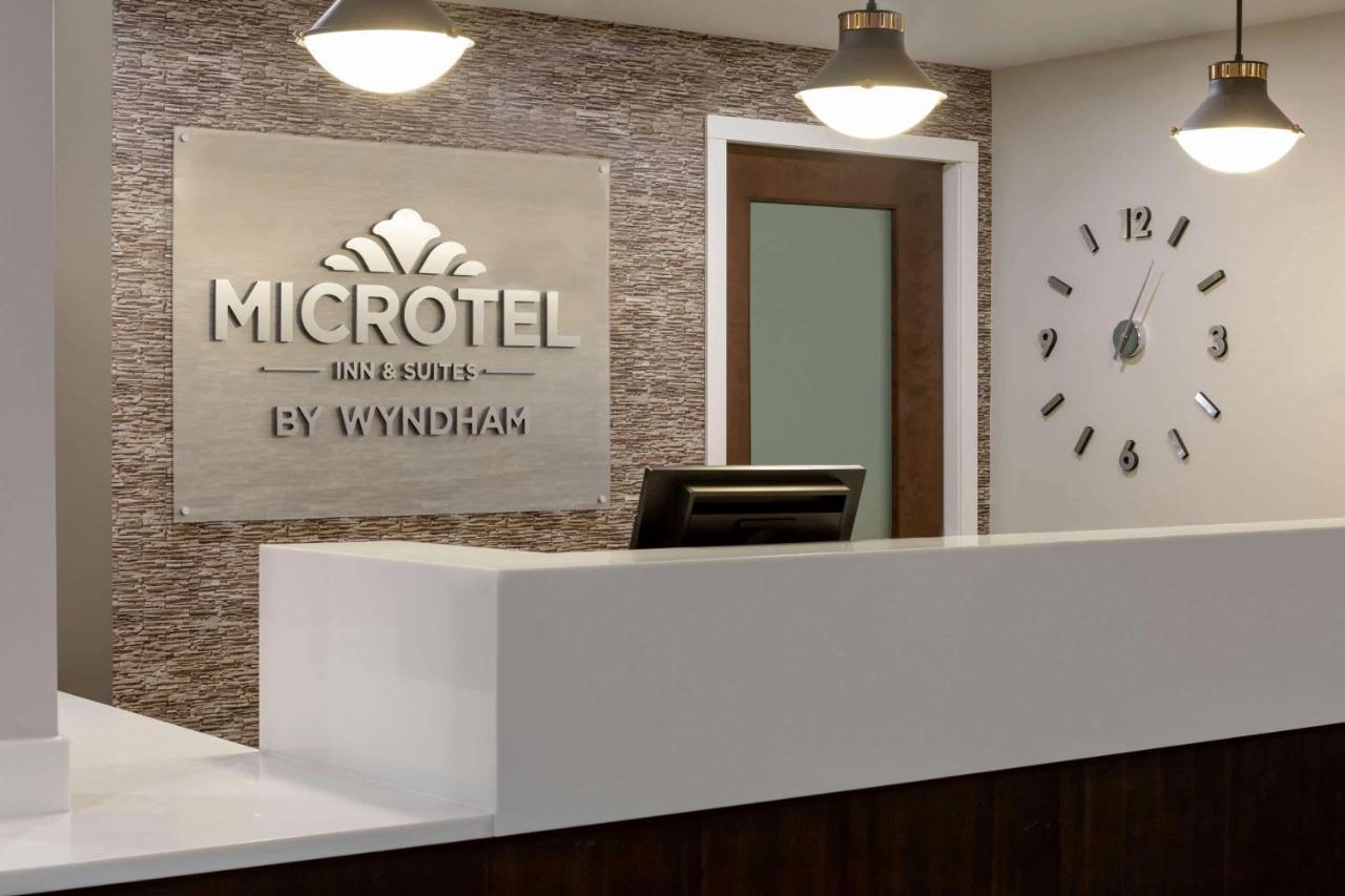 Microtel Inn And Suites By Wyndham Weyburn Exterior foto