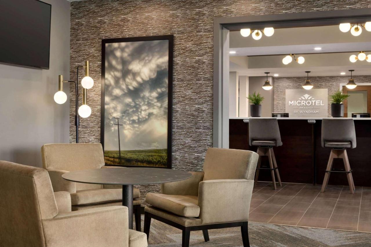 Microtel Inn And Suites By Wyndham Weyburn Exterior foto
