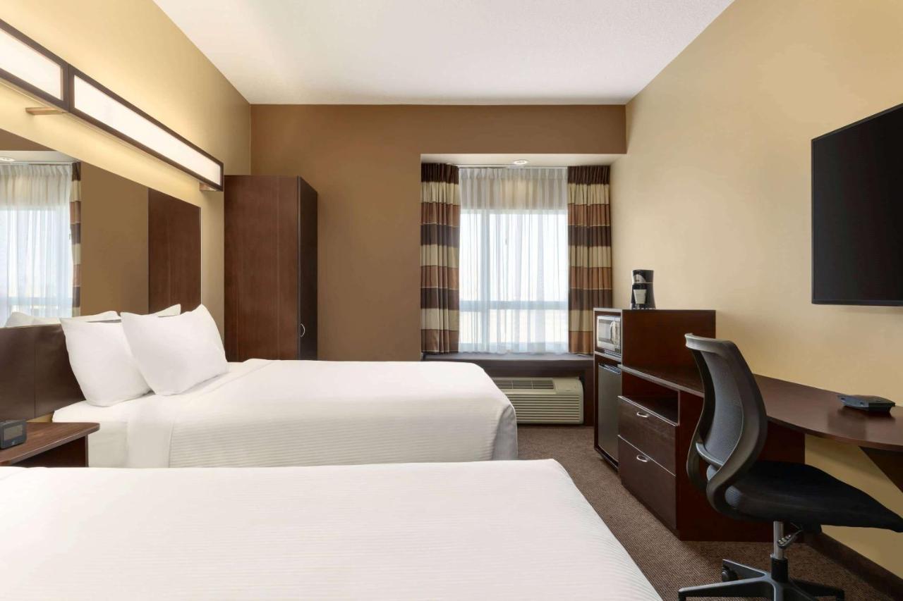 Microtel Inn And Suites By Wyndham Weyburn Exterior foto